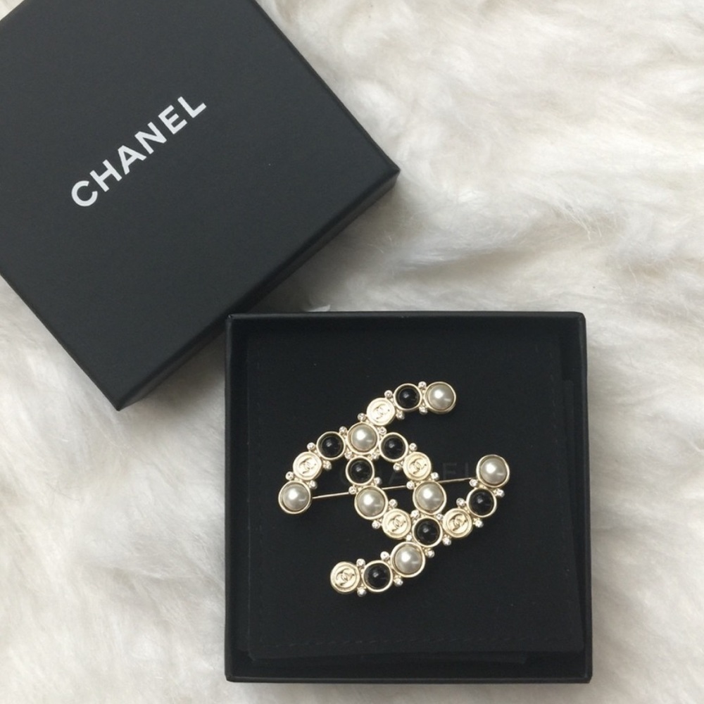 🔥CHANEL Classic CC crystal brooch
